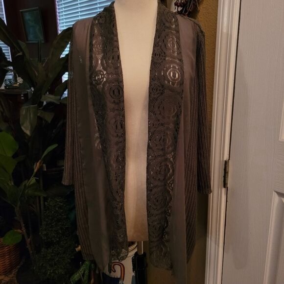 Travelers Chico's Top Lace Cardigan Green Size 1 large Contemporary Modern - Picture 1 of 8